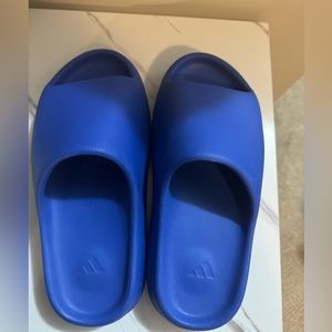 Yeezy slides. Worn 1 time for less than 4 hours.